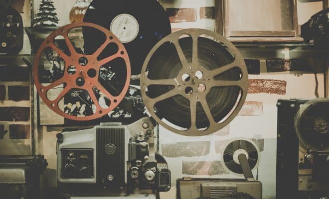 https://pixabay.com/en/movie-reel-projector-film-cinema-918655/