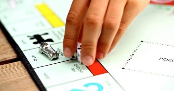 https://pixabay.com/en/game-monopoly-fun-2391690/