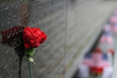 https://pixabay.com/en/memorial-vietnam-wall-remembrance-1497266/