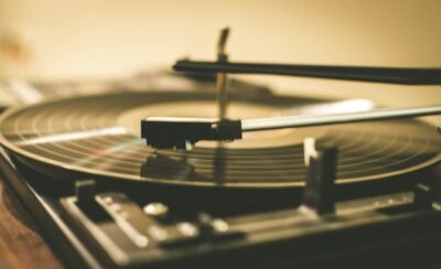 record play with a vinyl record on the turn table