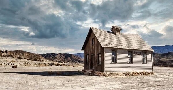 A lone house among the fringes of nature