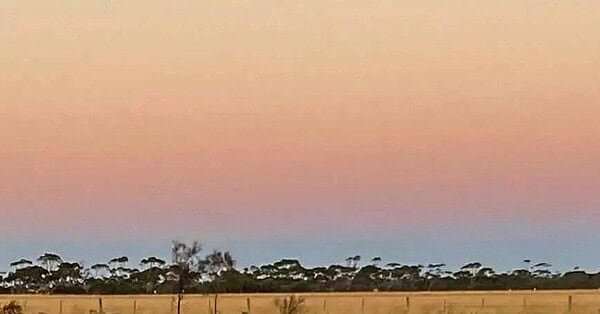 The image shows the color of the dawn sky above the western horizon